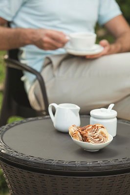 Стол-траснформер Keter Cool Bar Rattan