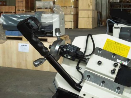 Ленточная пила по металлу FDB Maschinen SG 220HD