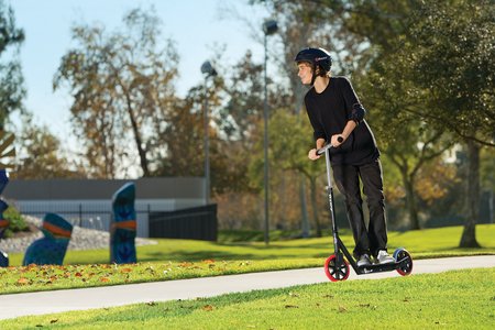 Самокат Razor Carbon Black