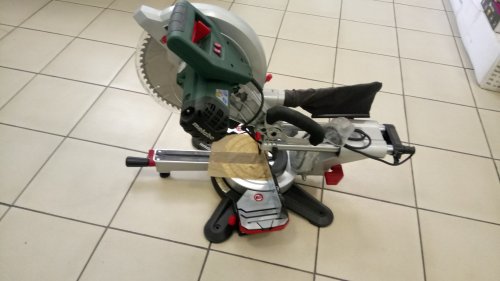 Торцовочная пила Metabo KGS 305 M