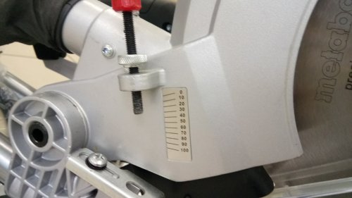 Торцовочная пила Metabo KGS 305 M