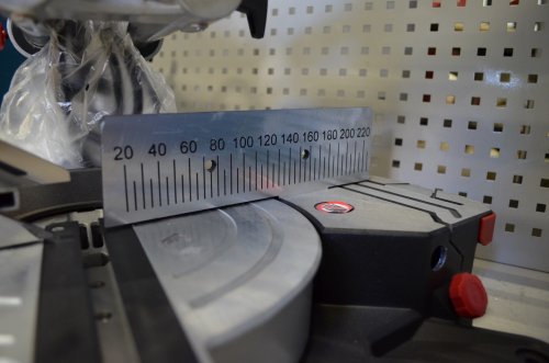 Торцовочная пила Metabo KGS 305 M