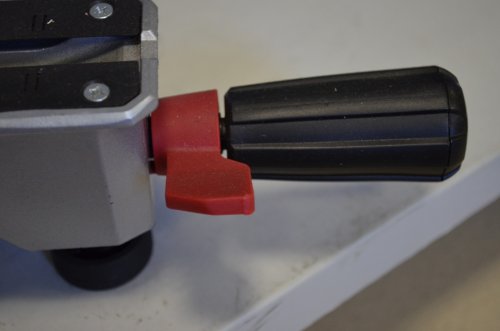 Торцовочная пила Metabo KGS 305 M