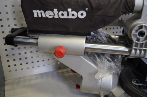 Торцовочная пила Metabo KGS 305 M