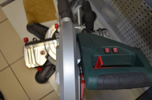 Торцовочная пила Metabo KGS 305 M