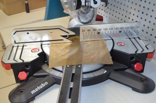 Торцовочная пила Metabo KGS 305 M