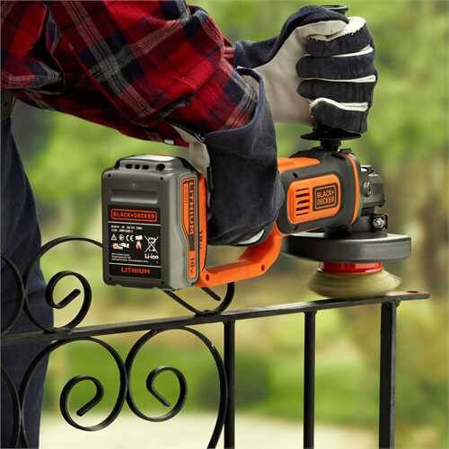 Аккумуляторная болгарка Black&Decker BCG720M1