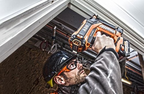 Аккумуляторный гвоздезабиватель AEG B16N18-0