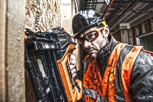 Аккумуляторный гвоздезабиватель AEG B16N18-0