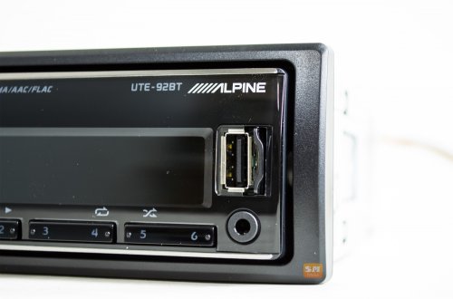 Автомагнитола Alpine UTE-92BT (без диска)