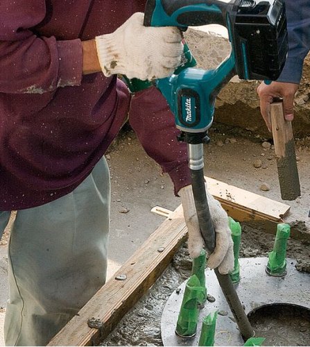 Глибинний вібратор Makita DVR450RFE