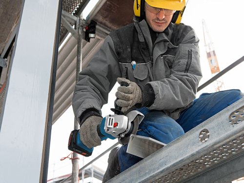 Аккумуляторная болгарка Bosch GWS 18 V-LI (L-boxx)