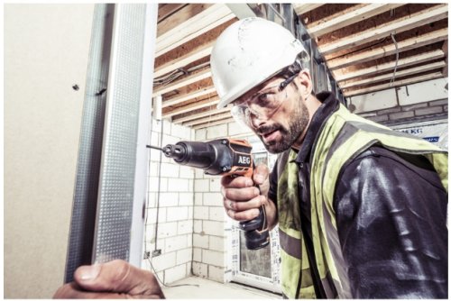 Шуруповерт аккумуляторный AEG BTS12CLI-202CBLL