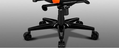 Кресло Cougar Armor TITAN Black/Orange