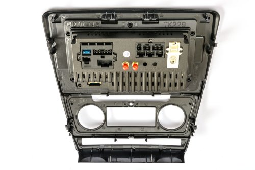 Штатная магнитола Phantom DVA-1071 K5013 Skoda Octavia A5 2008-2014