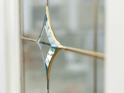 Комод МІКС-меблі 2Д3Ш Freedom з витражем (дуб / слонова кістка + золото)