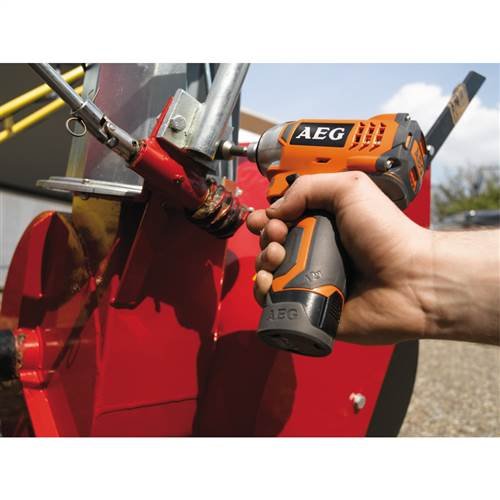 Аккумуляторный ударный шуруповерт AEG BSS12СLI-202C