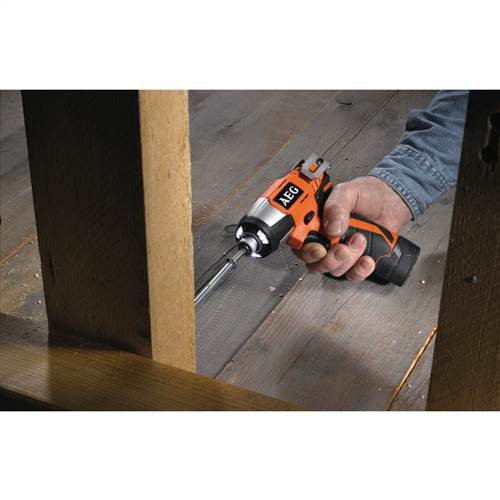 Аккумуляторный ударный шуруповерт AEG BSS12СLI-202C