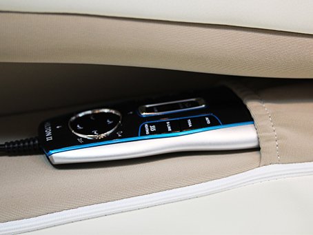 Массажное кресло Casada Hilton2 (бежевое)