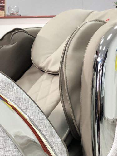 Массажное кресло Casada Hilton III Platinum