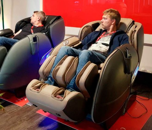 Массажное кресло Casada AlphaSonic II (черное)