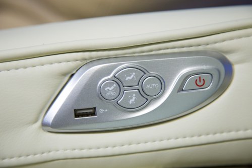 Массажное кресло Casada AlphaSonic II (Премиально белое)