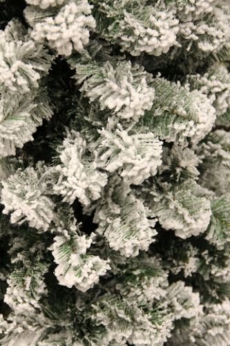 Искусственная сосна Black Box Trees Millington зеленая со снегом 2,15м