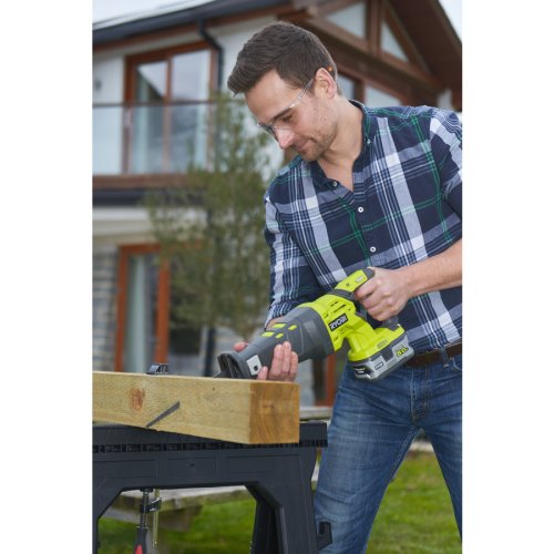 Аккумуляторная сабельная пила Ryobi ONE+ R18RS-0 1.3 А/ч 18В + зарядное
