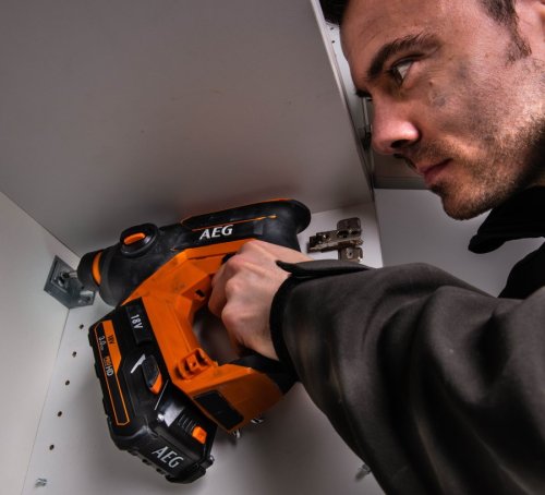 Аккумуляторный перфоратор AEG BBH18C-0