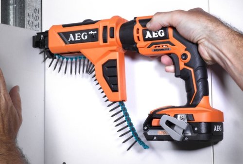 Шуруповерт аккумуляторный AEG BTS18BLLI-202B