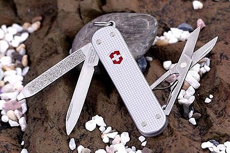 Складной нож Victorinox Classic Alox 0.6221.26