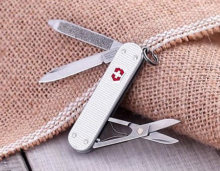 Складной нож Victorinox Classic Alox 0.6221.26