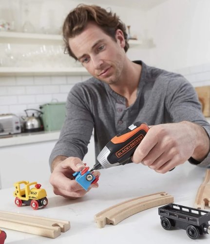 Отвертка аккумуляторная Black+Decker BCF611CK