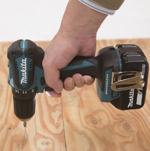 Дрель шуруповерт аккумуляторная Makita DDF 483 Z