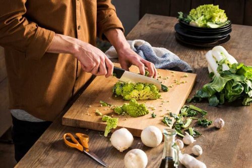 Нож Santoku Fiskars Hard Edge, 15 см