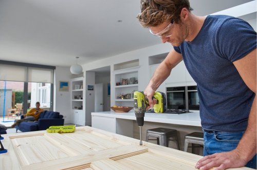 Набор из двух аккумуляторных инструментов Ryobi ONE+ R18DDSDS-125T