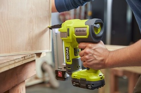 Степлер аккумуляторный Ryobi ONE+ R18GS18-0