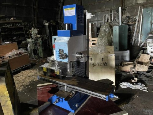 Настольный сверлильно-фрезерный станок по металлу HMT-BF28 1250W