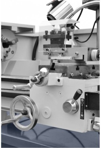 Токарно-винторезный станок CORMAK AT320