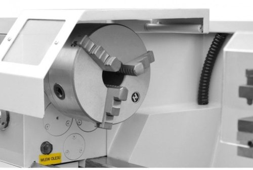 Токарно-винторезный станок CORMAK AT320