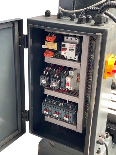 Сверлильно-фрезерный станок 9craft DM45GA с автоподачей фрезерной головы и тумбой