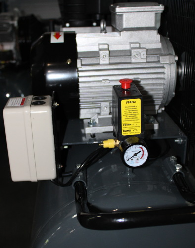 Компрессор рес-200л 760/600л/мин 4кВт 10бар 380В 2 цилиндра