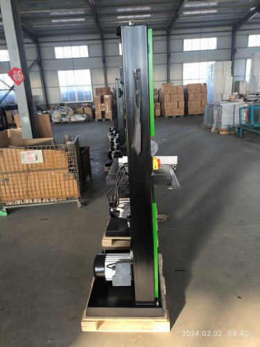 Ленточная деревообрабатывающая пила TVK HBS400