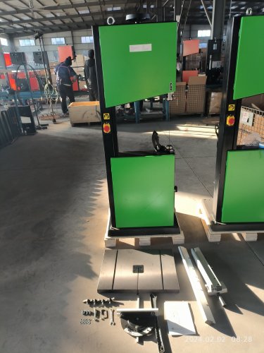 Ленточная деревообрабатывающая пила TVK HBS400