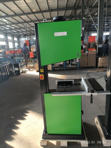 Ленточная деревообрабатывающая пила TVK HBS400