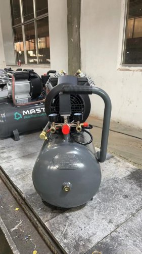 Поршневой компрессор MAST 2047/50L 220V