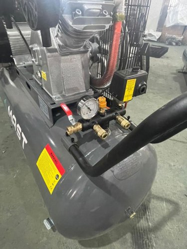 Поршневой компрессор MAST VA90/200L 220V