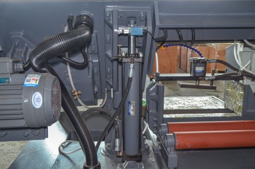 Верстат стрічкопильний FDB Maschinen SGA300G