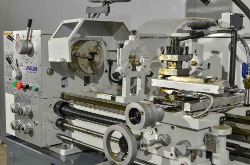 Станок токарно-винторезный FDB Maschinen Turner 360x1000WM