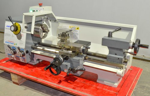Станок токарно-винторезный Turner 250x500G